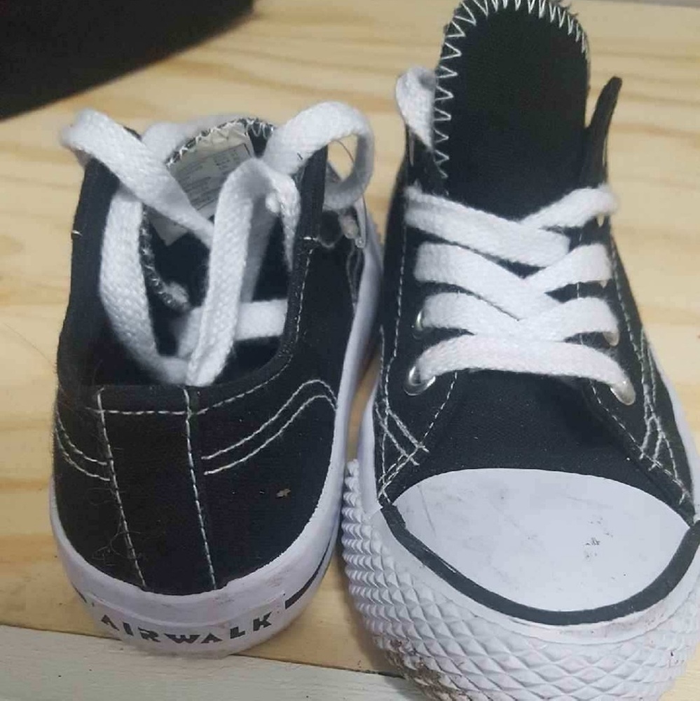 Boys Airwalk shoes